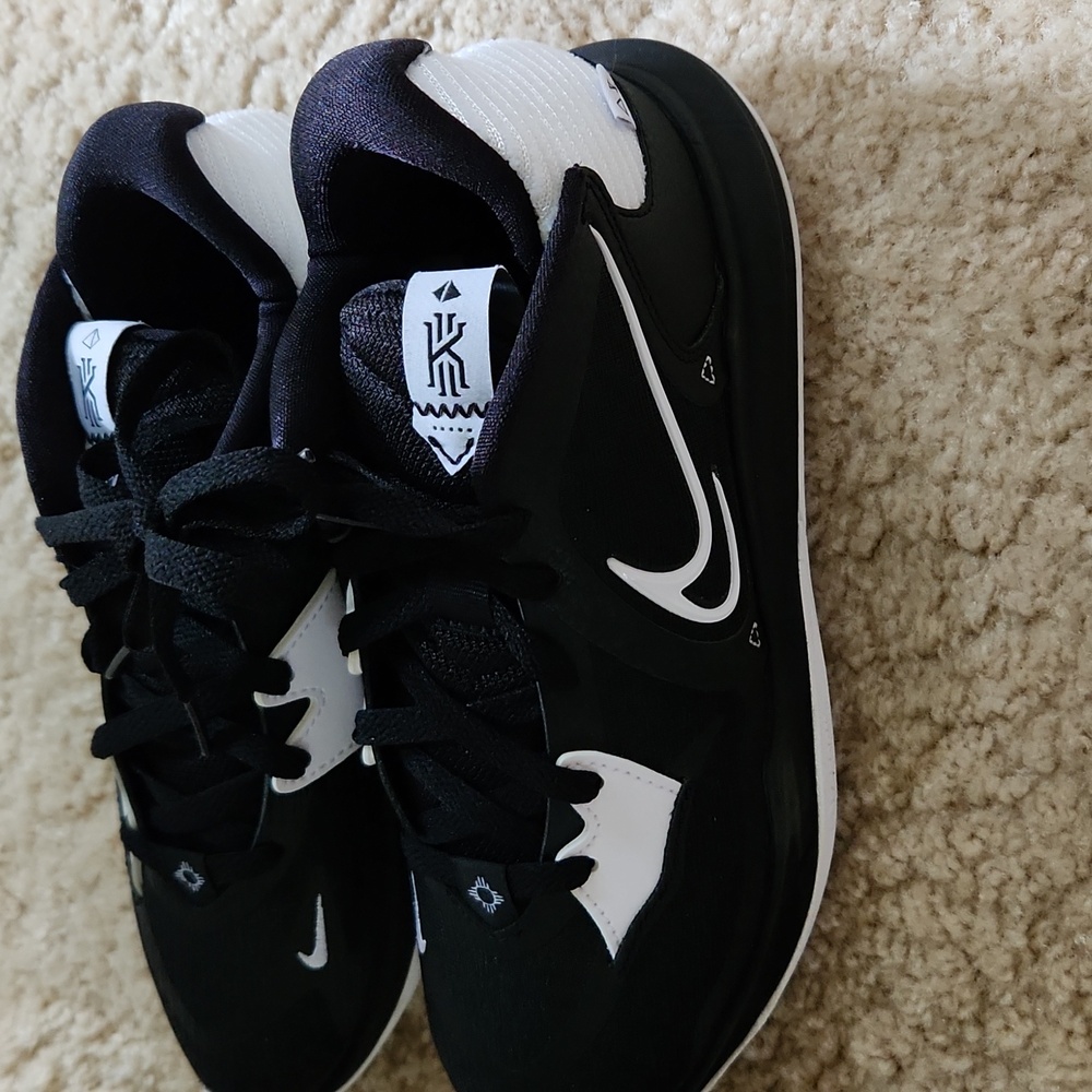 NWOT Nike Kyrie Low 5 Basketball Shoes Mens Size 5 1/2 - Picture 4 of 9